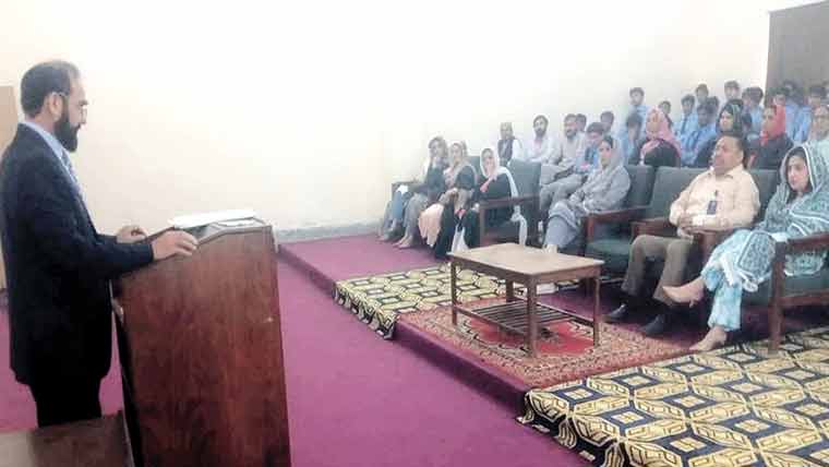 ڈویژنل پبلک سکول میں دفتر محتسب پنجاب کے حوالے سے سیمینار