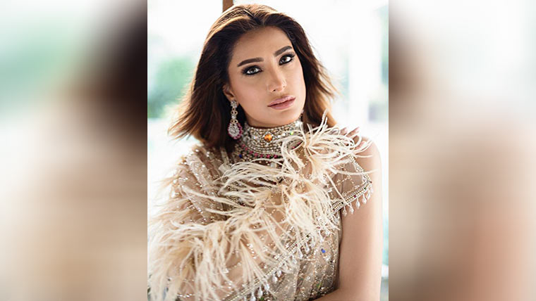 میں اتنی بڑی نہیں جتنی لوگ سمجھتے ہیں:مہوش حیات