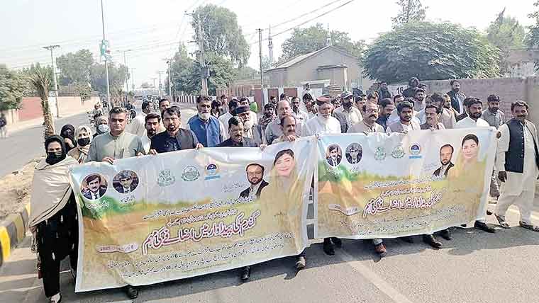گندم اُگاؤ مہم کے سلسلہ میں آگاہی  واک، ماہرین اور کسانوں کی شر کت