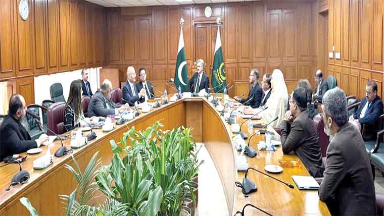 اگست تک تمام عدالتیں سولرانرجی پرمنتقل کی جائینگی : چیف جسٹس