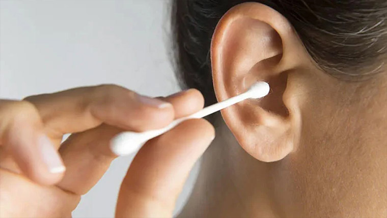 ماہرین نے روئی سے کان صاف کرنیوالوں کو خبردار کر دیا