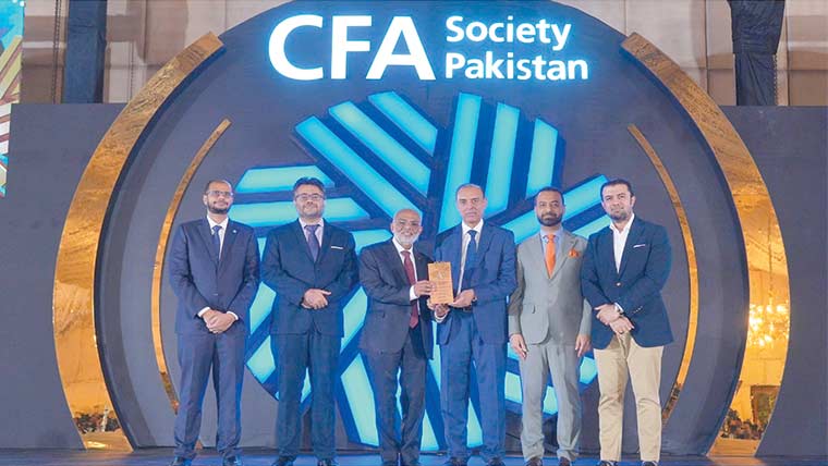  میزان بینک کیلئے لارج سائز بینک کیٹگری میں بہترین بینک کا ایوارڈ