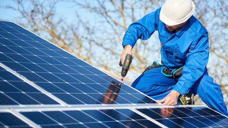 سولر سسٹم :بجلی کا دن کو استعمال رات سے 80فیصد کم ہو گیا