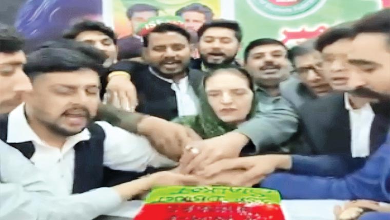 آئی ایس ایف کے کارکن تبدیلی کے حقیقی کارکن :ریحانہ ڈار 