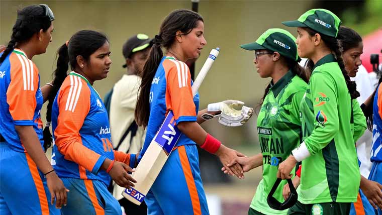 ویمنز بلائنڈ ورلڈ کپ،پاک بھارت  ٹیموں کا ایک دوسرے سے مصافحہ