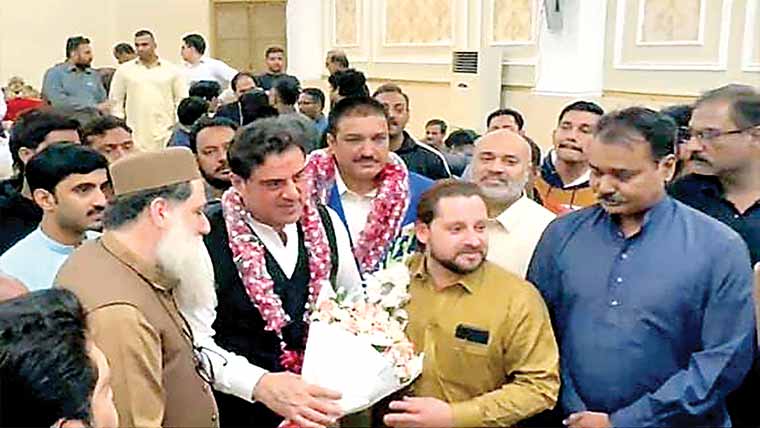 وزیر ہاؤسنگ کی عمرہ ادائیگی کے بعد حلقے میں آمد