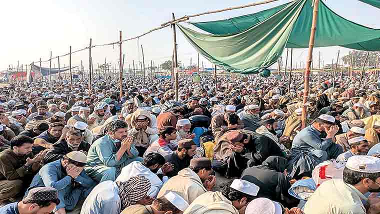 اے اللہ امت کی پریشانیاں دور فرما،مسلمان ملکوں میں اتحاد پیدا کردے:رائیونڈ اجتماع کی رقت امیز دعا
