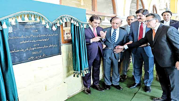 بہتر ریلوے کیلئے صوبوں سے تعاون جاری رہیگا : وزیراعظم