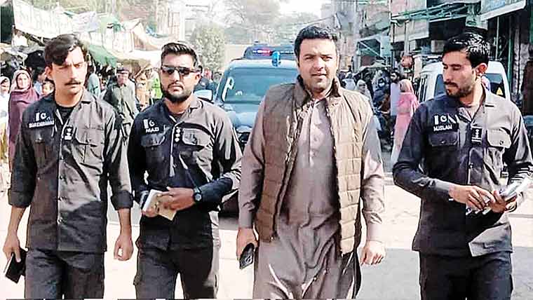  پیرا فورس کاشاہ پور میں گشت ‘ تجاوزات پر کارروائی کی وارننگ