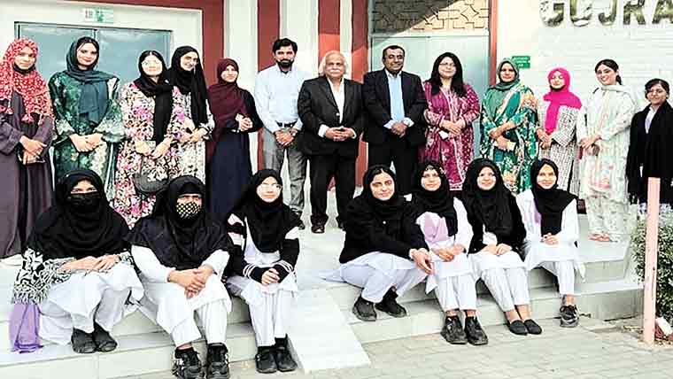 سوشل میڈیا کے مثبت استعمال کے حوالے سے آگاہی سیمینار 