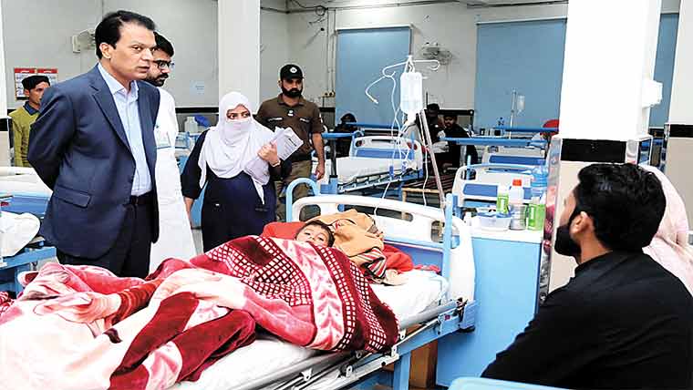 حافظ آباد :ڈپٹی کمشنر کا ہسپتالوں کا دورہ ، سہو لیات کا جائزہ 