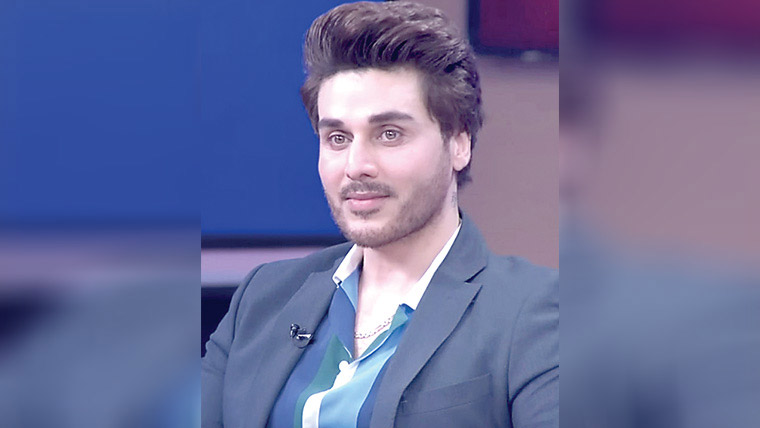  بار بار سمجھا کر بیوی کو گرومنگ کا عادی بنایا:احسن خان