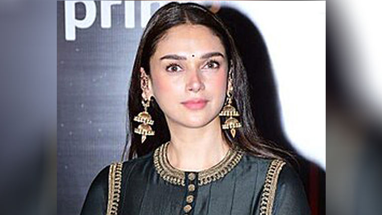 ادیتی راؤ کا جعلی واٹس ایپ  اکاؤنٹ بنائے جانے کا انکشاف