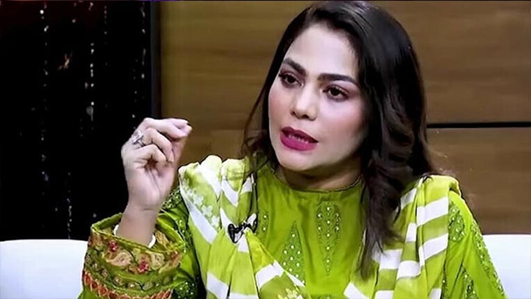 گلوکاری سے پہلے گھر میں  فاقے تھے :صنم ماروی