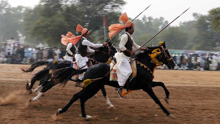 107شمالی میں آل پنجاب نیزہ بازی  مقابلے ‘ 1200گھڑ سواروں کی شرکت