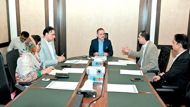 ڈبل  ڈیکر بسیں  آئندہ  ہفتے  سے  چلانے  کا  اعلان