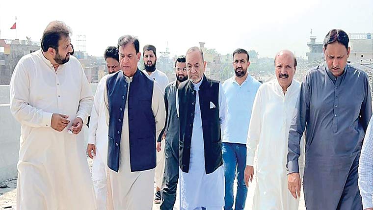 منشا اﷲبٹ کاپھاٹک پر زیر تعمیر فلائی اوور منصوبے کا دورہ 