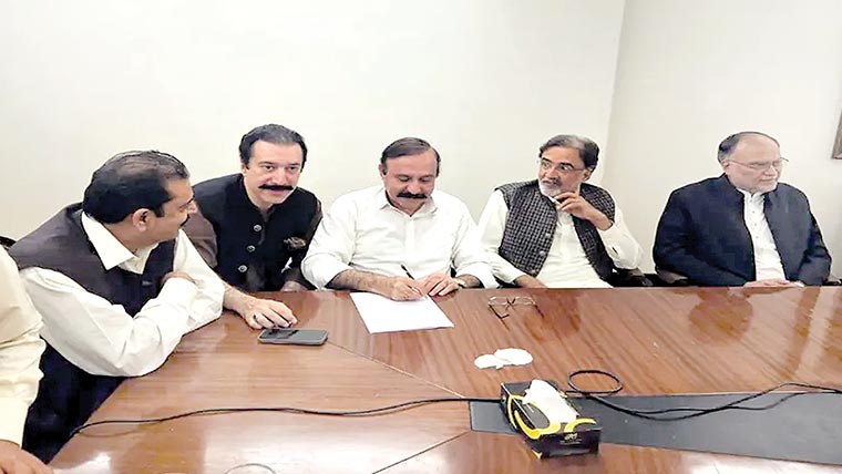 آزادکشمیر  عوامی  ایکشن  کمیٹی  کے  تمام  مطالبات  منظور،معاہدہ  پر  دستخط ،لاک  ڈاؤن ختم:سازشیں،افوا ہیں  دم  توڑ  گئیں :وزیراعظم