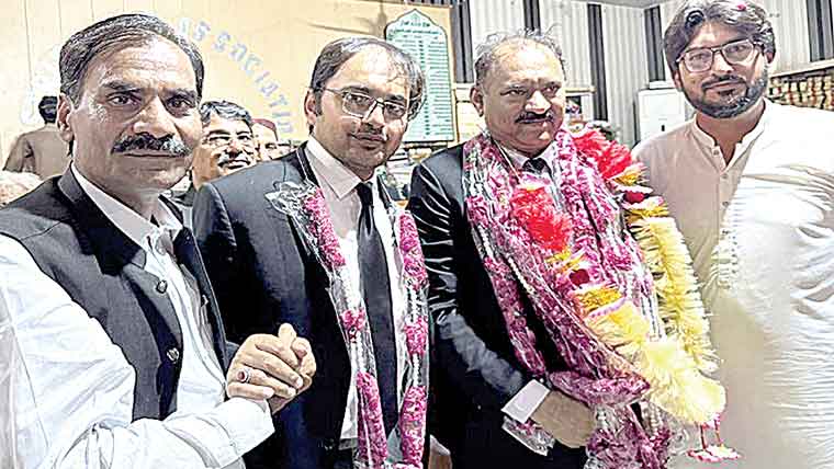 خانیوال بار کے 2 بڑے گروپوں  نے طارق نوناری کی حمایت کردی 