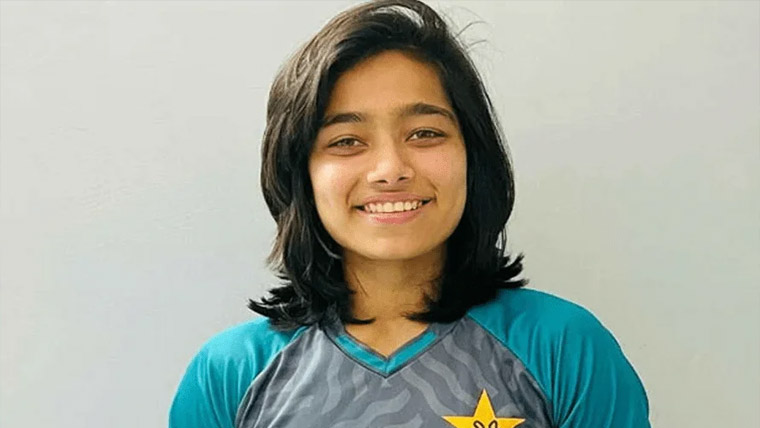 والدہ نے کہا شاداب کو گگلی پر وکٹیں  مل رہی ہیں تم بھی کرو:فاطمہ ثنا