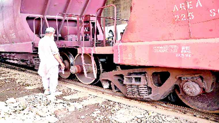  حیدرآباد ریلوے اسٹیشن کے قریب مال گاڑی پٹڑی سے اتر گئی