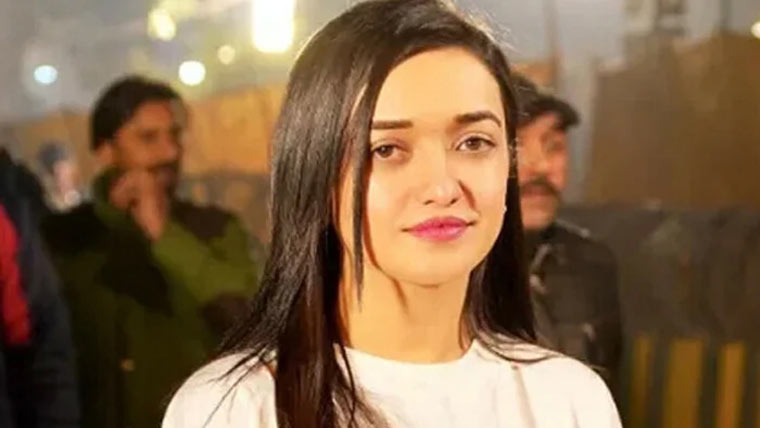 پی ٹی آئی کی کارکن  صنم جاوید پشاور سے گرفتار 