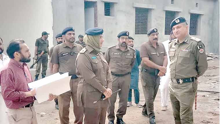 آر پی او کاپولیس ٹریننگ سکول،سیف  سٹی کا دورہ ،پولیس دستے کی سلامی 