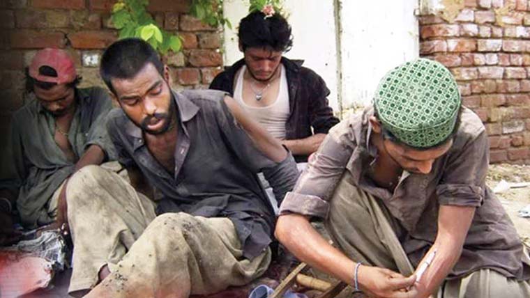  منشیات عام ملنے پرنشئیوں کے راہوالی میں ڈیرے 