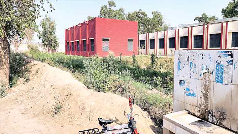 گورنمنٹ کالج بوائز اینڈ گرلز کی دیوار 30سال بعدبھی نہ بن سکی 