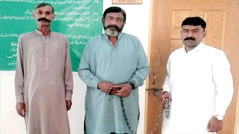 ڈی ایچ کیو ہسپتال کا کلرک 50ہزار رشوت لیتے ہوئے گرفتار