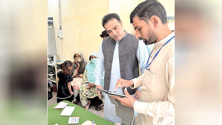  اسد عباس مگسی کا مریم نواز ہیلتھ  کلینک ابا خیل کا دورہ،صفائی  سہولیات کا جائزہ لیا 