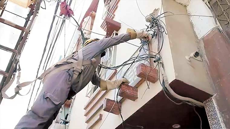 سلطان آبادمیں 350  نادہندگان کے بجلی کنکشن منقطع