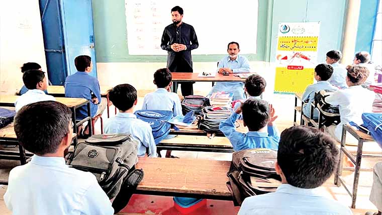  ڈینگی آگاہی مہم ،واسا کی جانب سے طلبہ میں پمفلٹس تقسیم 