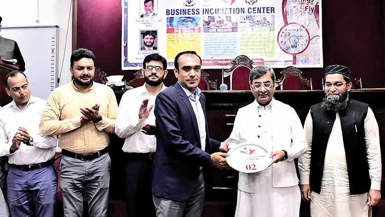  جی سی یو طلباء میں کاروباری سوچ بڑھانے میں سرفہرست: وی سی 