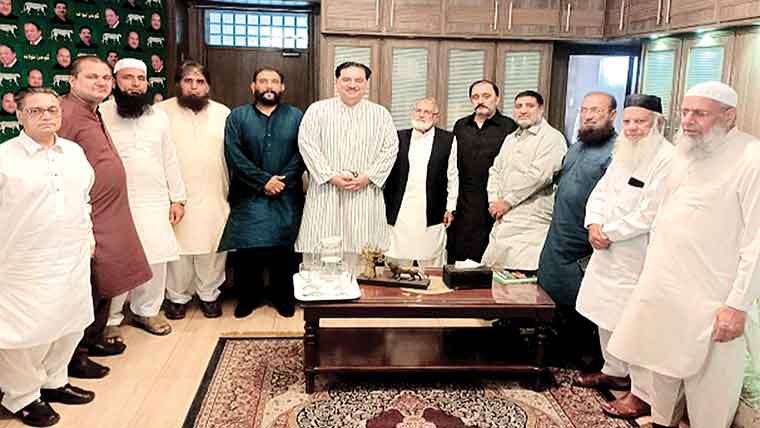 انجمن تاجران مین مارکیٹ سیٹلائٹ  ٹاؤن کے وفد کی خرم دستگیر سے ملاقات 