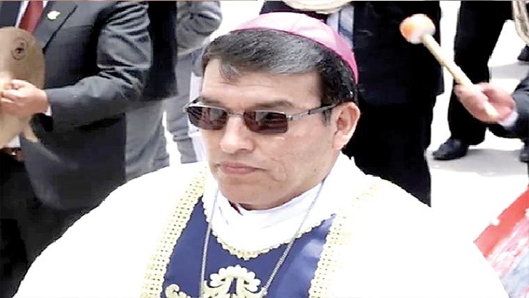 ایک وقت میں 17عورتوں سے عشق لڑانے والا پادری پکڑا گیا