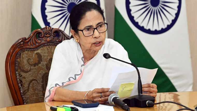 ریپ واقعات :لڑکیاں رات کو باہر نہ  نکلیں ،وزیر اعلیٰ ممتا بینر جی کا مشورہ 