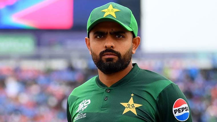 بابر اعظم کا مداح قذافی سٹیڈیم کی دیوار پھلانگ کر ڈریسنگ روم تک پہنچ گیا