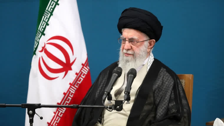 ٹرمپ ہماری جوہری تنصیبات کی تباہی کا خواب دیکھتےرہیں:خامنہ ای