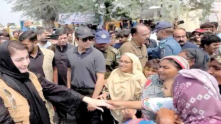 عوام کو بچانا پہلی ترجیح ،کسی بھی جگہ حفاظتی بند توڑنے میں مداخلت نہیں کی: مریم نواز 