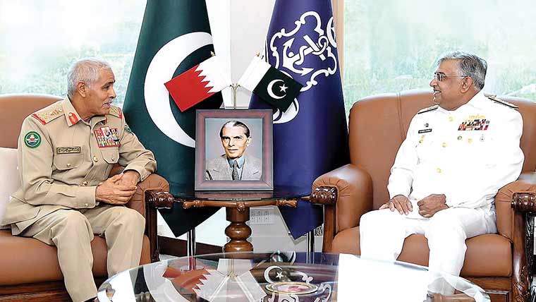 بحرین چیف آف سٹاف کا دورہ نیول  ہیڈ کوارٹرز ،امیر البحر سے ملاقات 