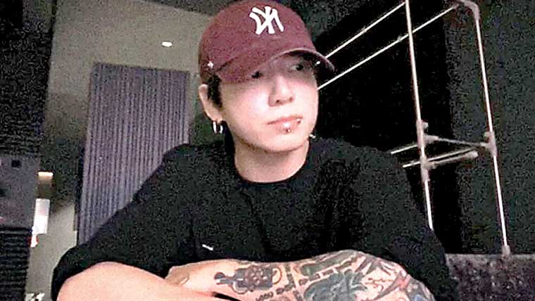 ’’بی ٹی ایس ‘‘کے جنگ کک کا ذہنی  عارضے میں مبتلا ہونے کا انکشاف 