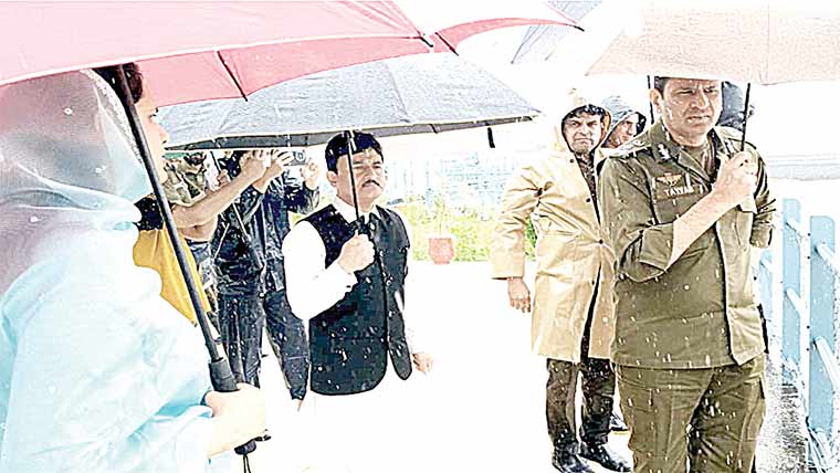 کمشنر اورآرپی او کا ڈپٹی کمشنر سیالکوٹ کیساتھ دورہ ہیڈ مرالہ 