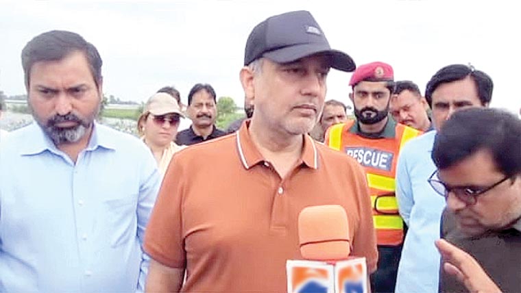 کمشنر فیصل آباد راجہ جہانگیر انور کا تحصیل احمد پور سیال کا دورہ 