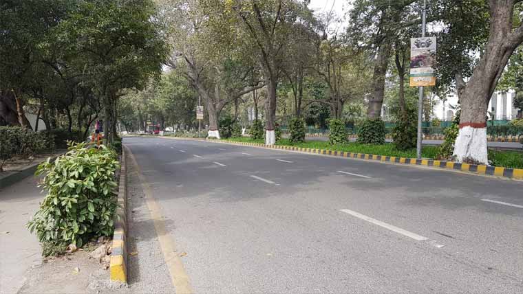 اربوں سے بننے والی سڑکوں پربس سٹاپ نظرانداز