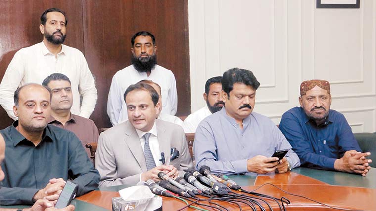 پانی کی نکاسی مشکل ہوگی،میئر کا شہریوں کو صبر کا مشورہ