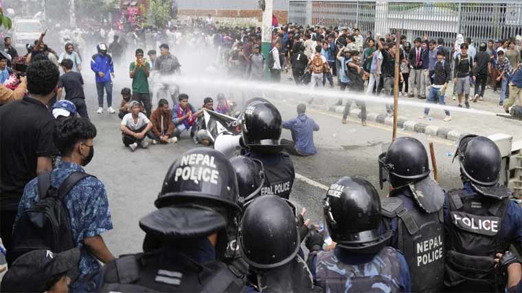 نیپال :مظاہرے جاری ، ہلاکتیں 25ہوگئیں ،633زخمی 