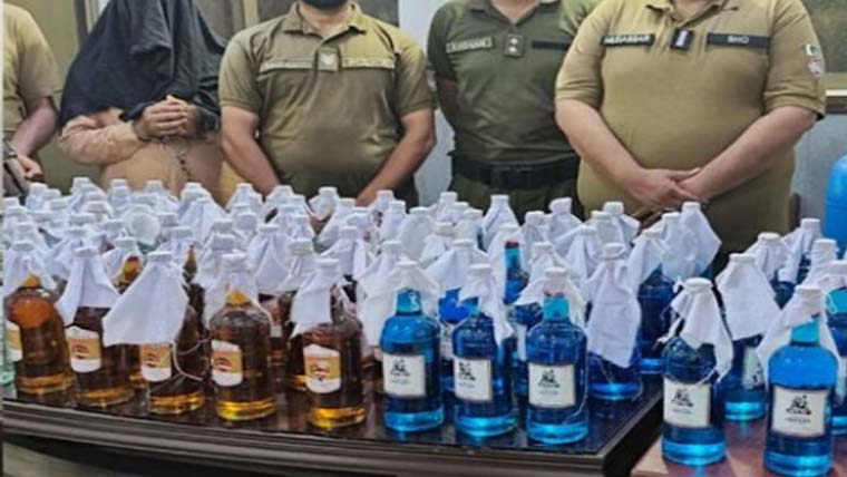 پولیس نے منشیات فروش  کو شراب سمیت دھر لیا 