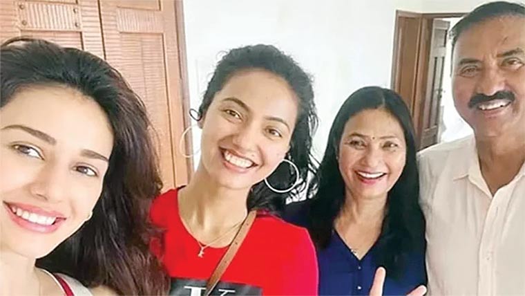 گھر پر فائرنگ کی وجہ بیٹی  کی ویڈیو :والددیشاپٹانی 