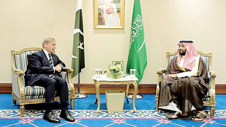 سعودی ولی عہد سے وزیراعظم کی ملاقات فیلڈ مارشل بھی موجود : اسرائیل کو روکنے کیلئے ٹاسک فورس بنائی جائے: شہباز شریف 